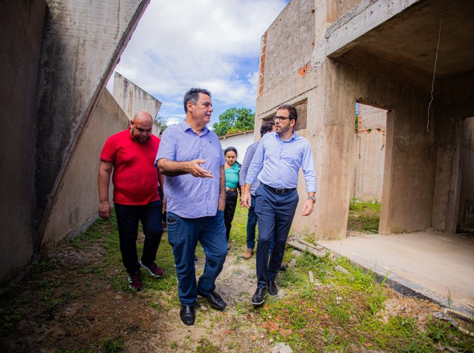 Obras de ginásio esportivo da Escola Municipal Zumbi dos Palmares avançam no Clima Bom