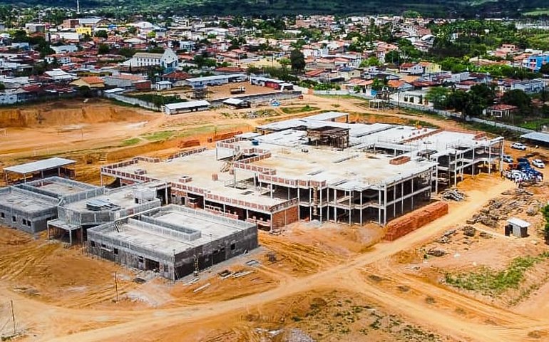 Deputados afirmam: 'Obra parada pode ter sido por pedido da construtora na licitação ser abaixo do mercado'