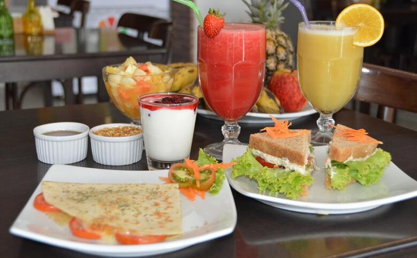 Nutricionista do HGE conscientiza sobre cuidados para evitar intoxicação alimentar e desidratação no Carnaval