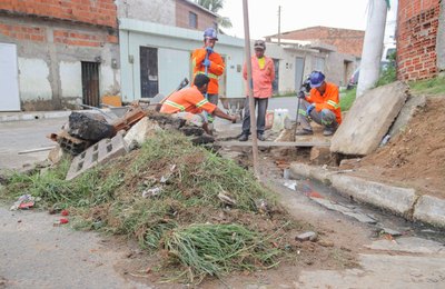 Brota na Grota: Serviços de Infraestrutura chegam à Grota do Arranha-Céu, na Chã de Bebedouro
