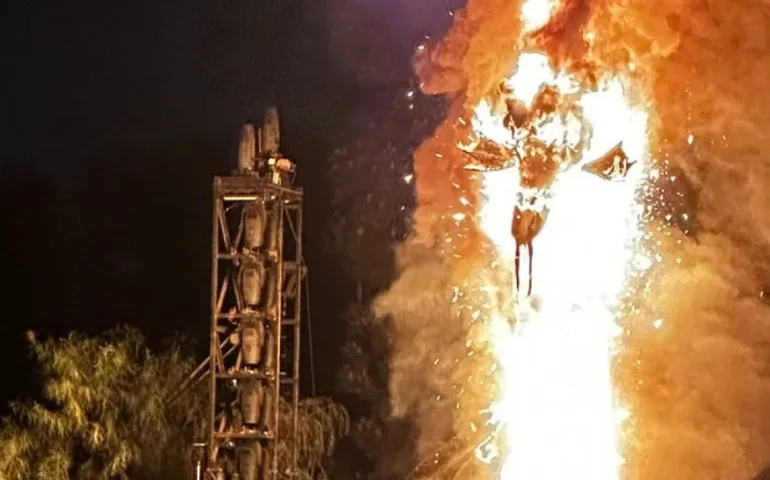 Ilha de Tom Sawyer, na Disney, pega fogo durante show; não há registro de vítimas