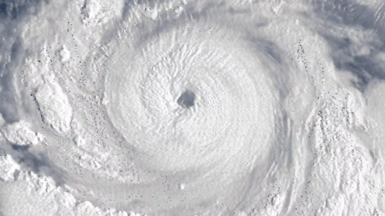 Supertufão Yagi ameaça Sul da China com ventos de 240km/h; país entra em alerta