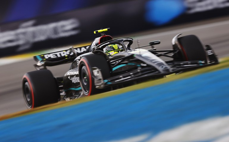 Ferrari contrata chefe e engenheiro da Mercedes para trabalhar com Hamilton em 2025