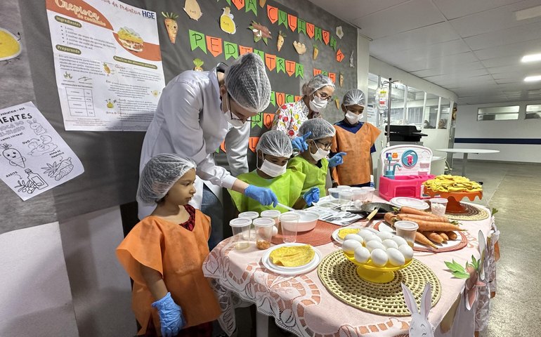 Oficina de Culinária na Pediatria do HGE ensina aos pequenos pacientes que é possível combinar sabor e saúde