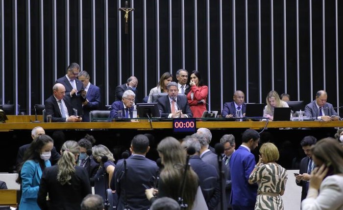 Deputados na sessão do Plenário desta terça-feira