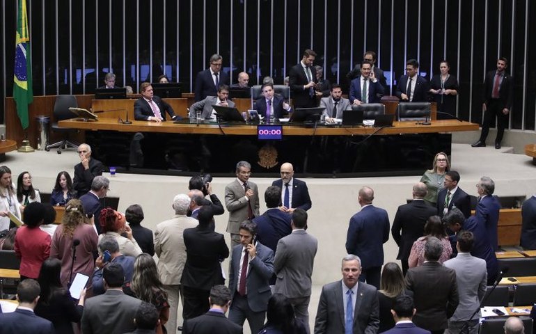 Com crise de imagem, Câmara contrata consultoria por R$ 5 milhões para reformular redes sociais após desgaste da PEC da Blindagem