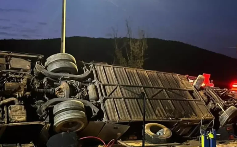 Polícia abre inquérito para apurar causas de acidente com ônibus do Corinthians, em MG