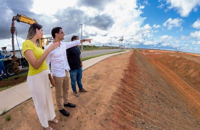 Prefeito JHC anuncia instalação de iluminação em LED na Avenida Marília Mendonça 
