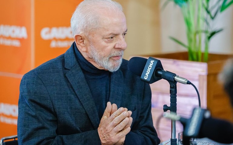 Lula entrega 253 casas e se compromete com prevenção a enchente no Sul