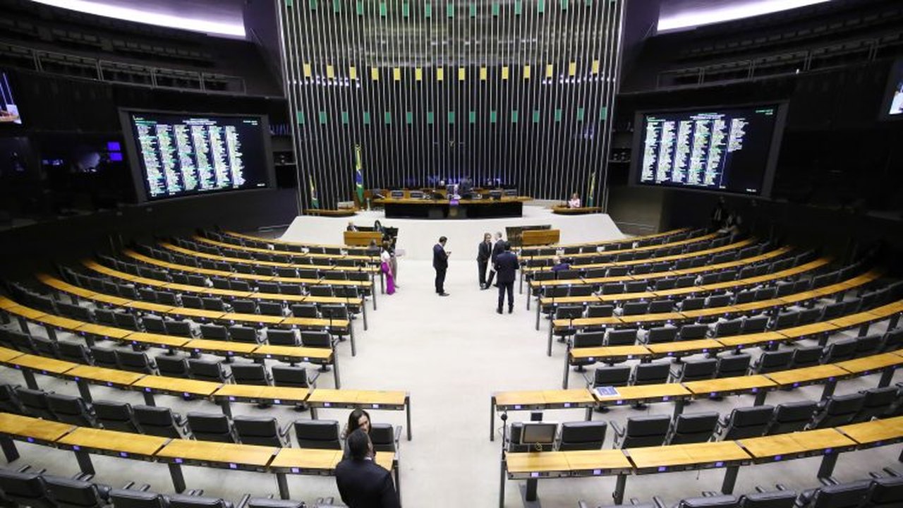 Projeto de isenção do IR aprovado na Câmara tem efeito fiscal negativo de R$ 1 bi por ano, diz órgão do Senado