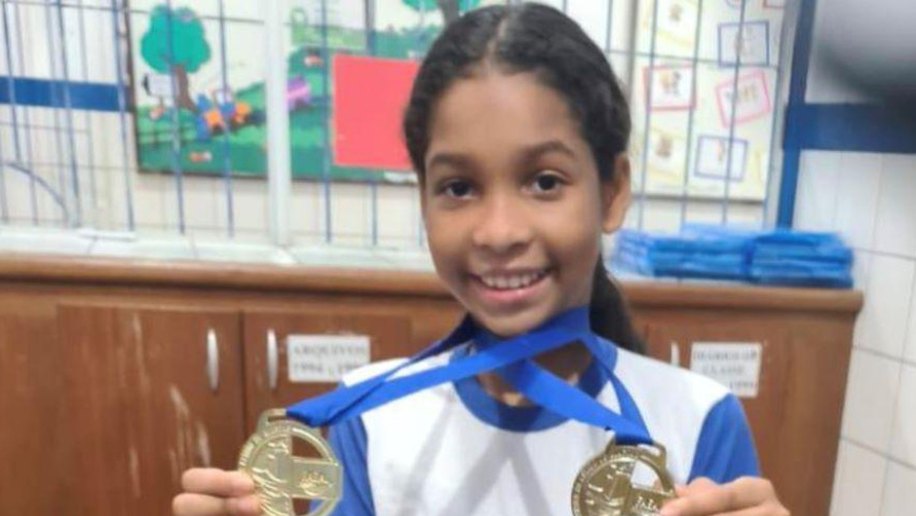 Estudante da rede municipal de ensino é campeã estadual de natação