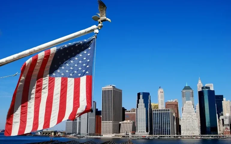 Fed cita aumento nos riscos de baixa para o emprego, mas vê aumento da inflação nos EUA