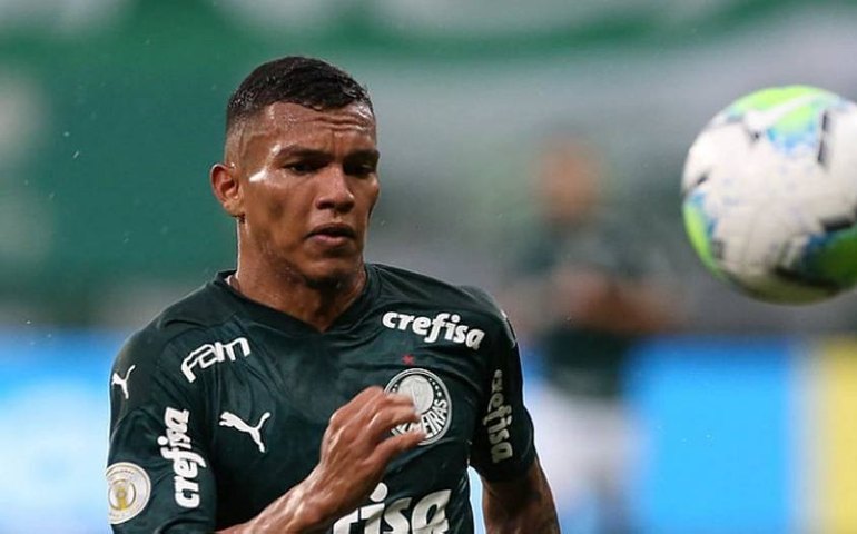 Veron tem lesão confirmada e desfalca Palmeiras; Felipe Melo já trabalha com bola