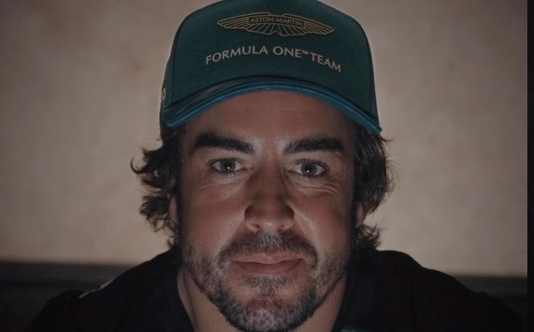 Chefe da Ferrari diz que equipe deu 'passo à frente' na disputa com a Aston Martin