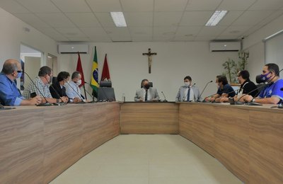 Empresários do ramo de água mineral denunciam ao procurador-geral de Justiça irregularidades no setor