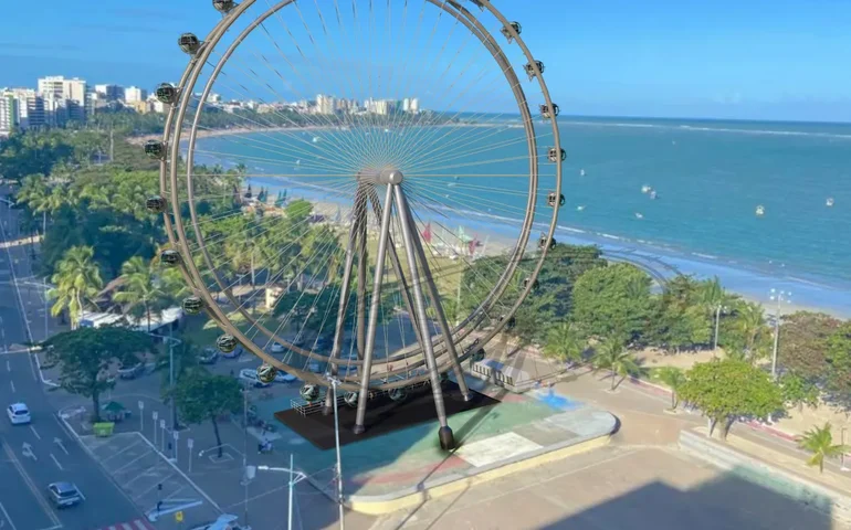 Roda-gigante de 42 metros é nova atração turística instalada na orla de Maceió