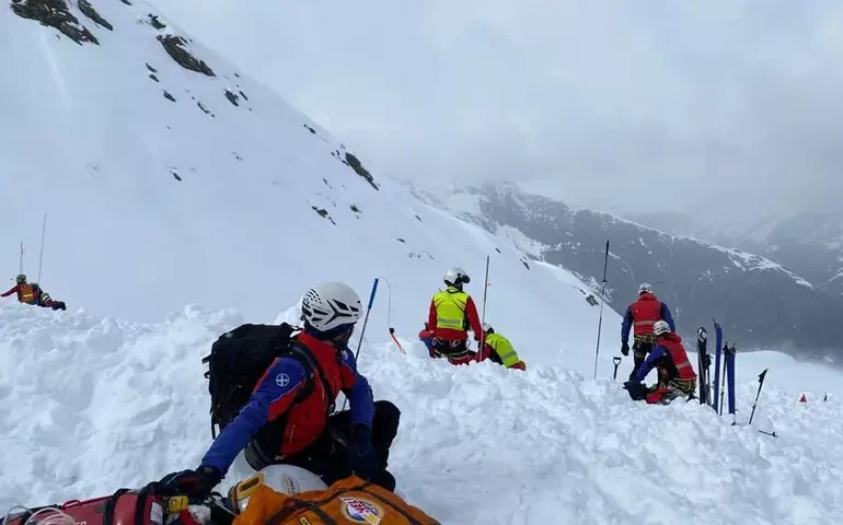 Avalanche na Itália deixa ao menos 2 mortos e 5 feridos