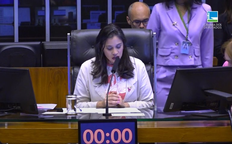 Sessão solene chama a atenção para o Outubro Rosa