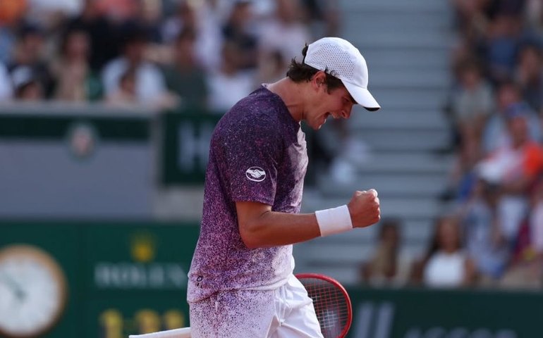 João Fonseca vence Casper Ruud e avança às quartas de final em Roland Garros