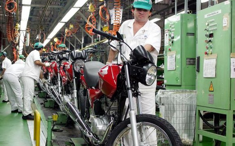 Greve dos bancos contribuiu para queda na venda de motocicletas, diz Abraciclo