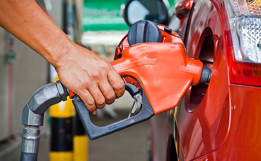 Petrobras aumenta preço da gasolina em 5,2% e diesel em 14,2%