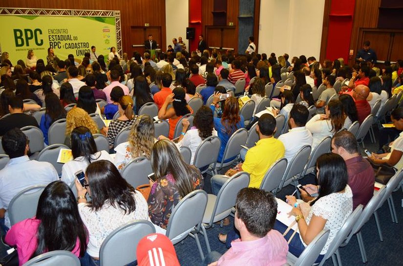 Encontro reúne 250 técnicos e gestores para esclarecer mudanças no BPC