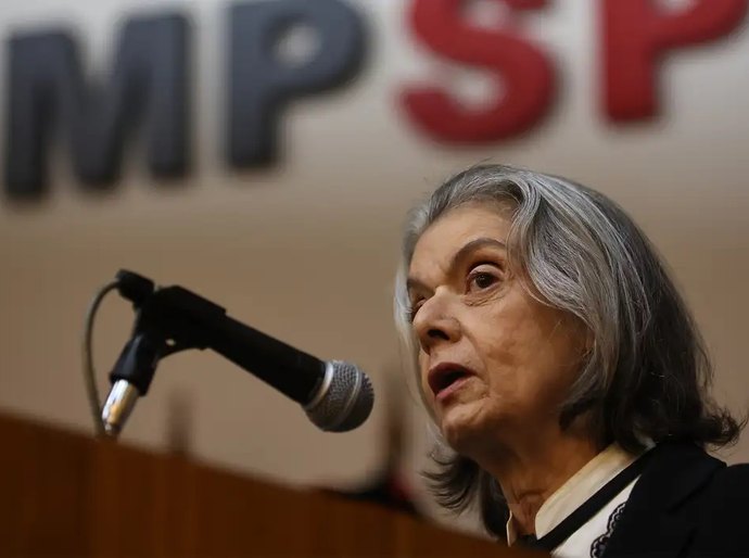 Brasil vive guerra contra as mulheres, diz ministra sobre violência