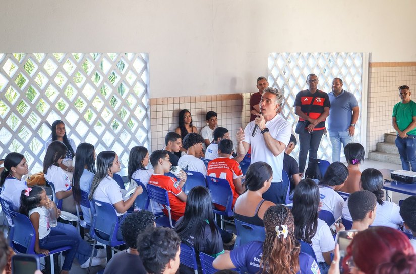 Rafael Brito alerta jovens sobre prejuízos dos jogos online e critica influenciadores que ficam disseminando fake news