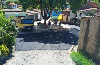 Prefeitura utiliza 600 toneladas de asfalto e recupera ruas de 11 bairros de Maceió