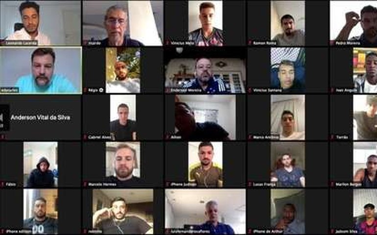 Jogadores do Cruzeiro têm primeiro contato com Enderson por videoconferência