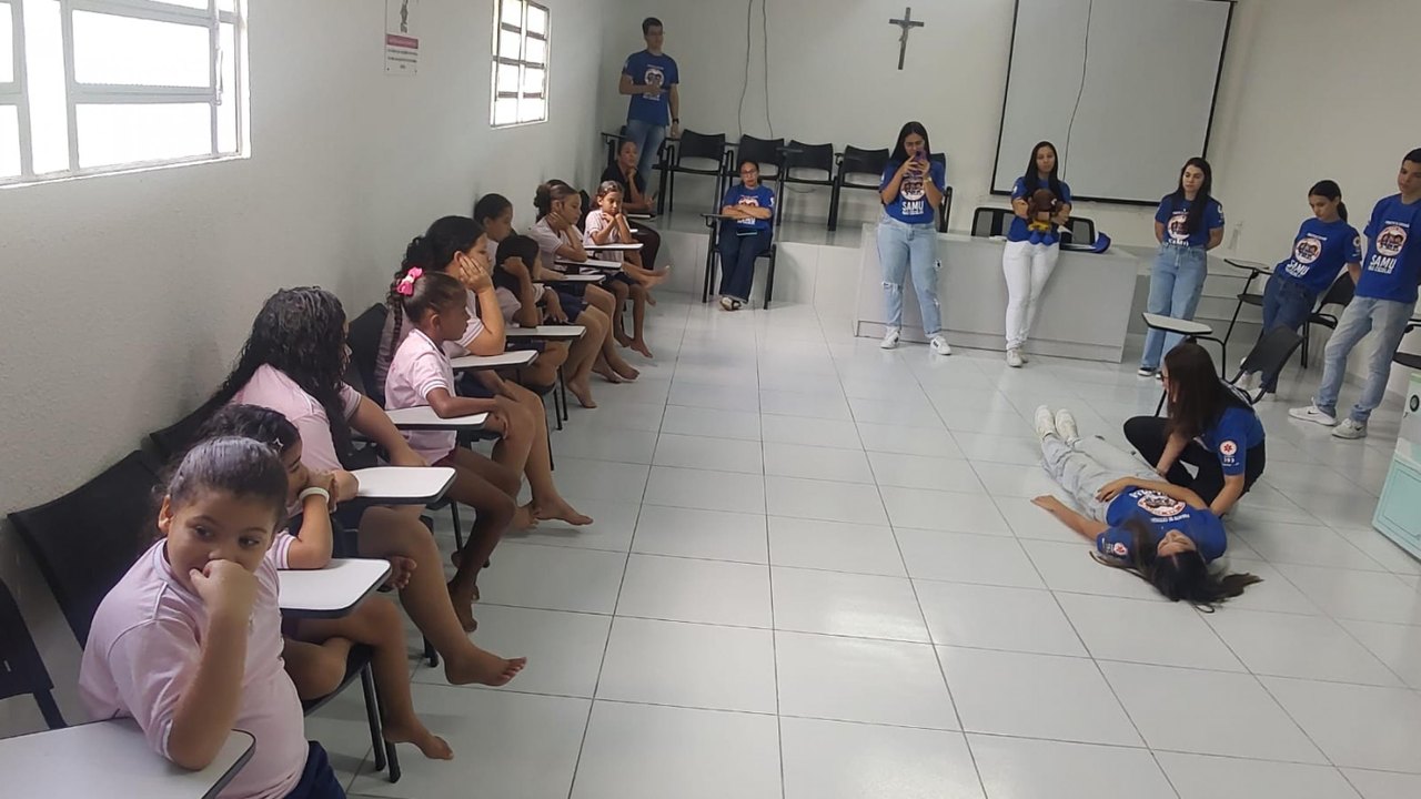 Samu leva noções de primeiros socorros e cidadania ao Lar da Menina