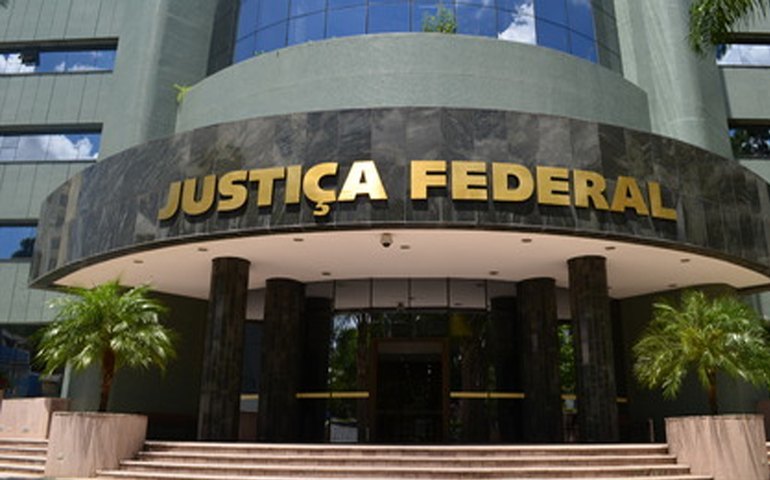 Justiça Federal rejeita ação de Hugo Motta por outdoors que o relacionavam à PEC da Blindagem