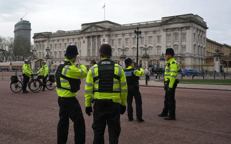 O que você precisa saber sobre a prisão de Andrew Mountbatten-Windsor