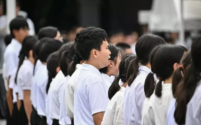 Cidade no Japão quer limitar uso de celular por menores a 2h