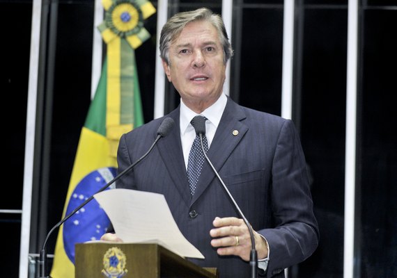 Collor celebra 25 anos do seu governo e volta a denunciar conluio entre PGR e Veja