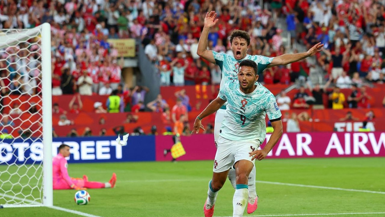 Portugal vira sobre Croácia e avança às oitavas com gols de CR7 e Ramos