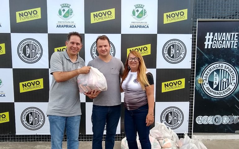 Alimentos arrecadados em amistoso do ASA começam a ser doados