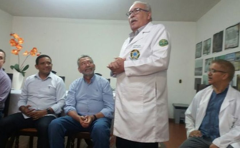 Provedor recebe visita de prefeito Júlio e Deputado Paulão no hospital Santa Rita