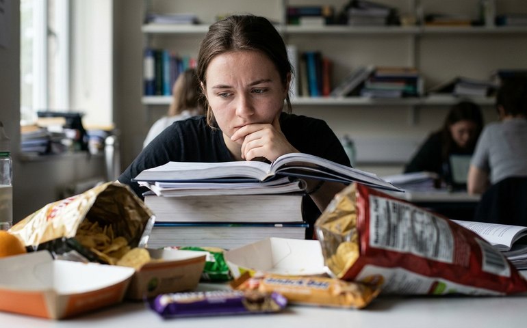 Alimentos ultraprocessados podem prejudicar a concentração, mesmo em dietas saudáveis