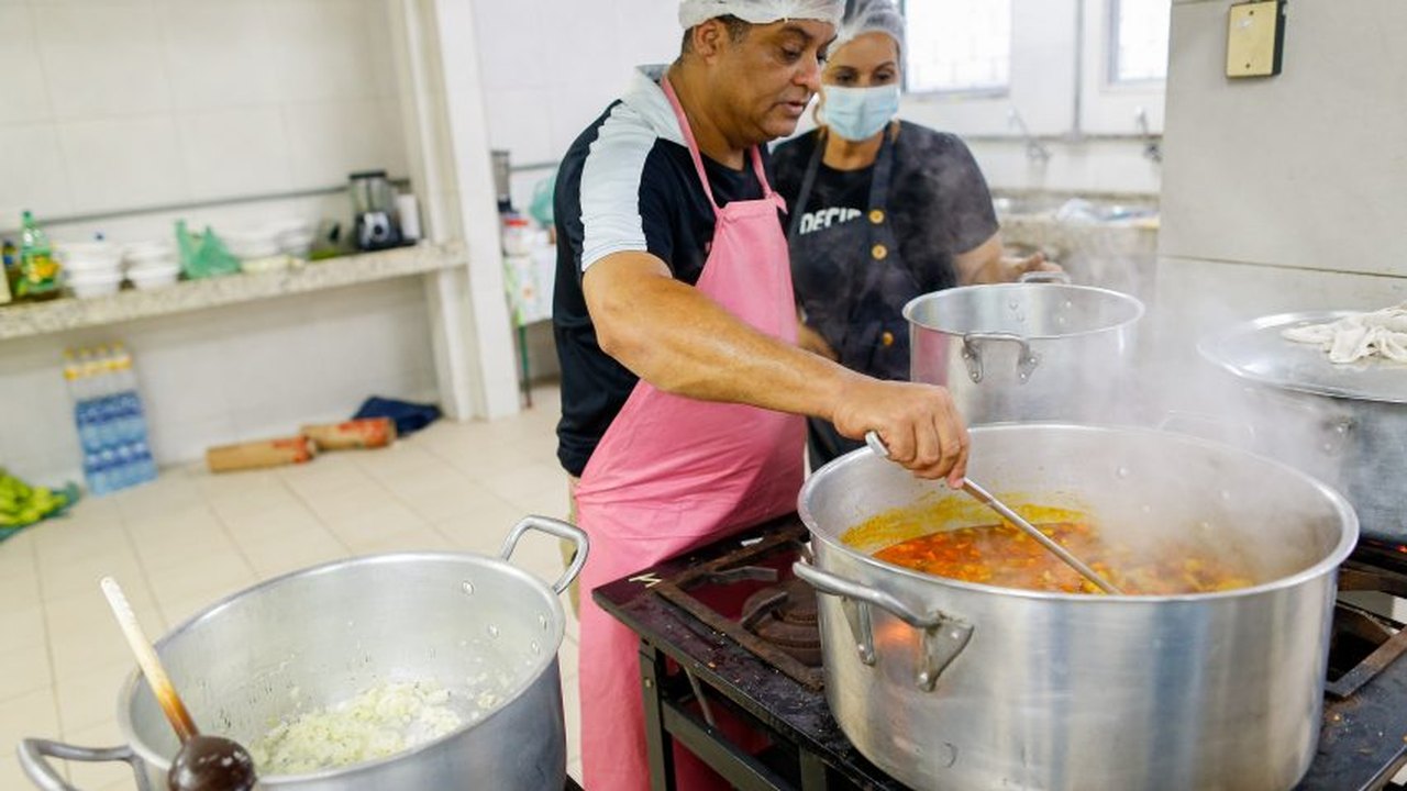 Prefeitura garante alimentação de qualidade aos afetados pelas chuvas