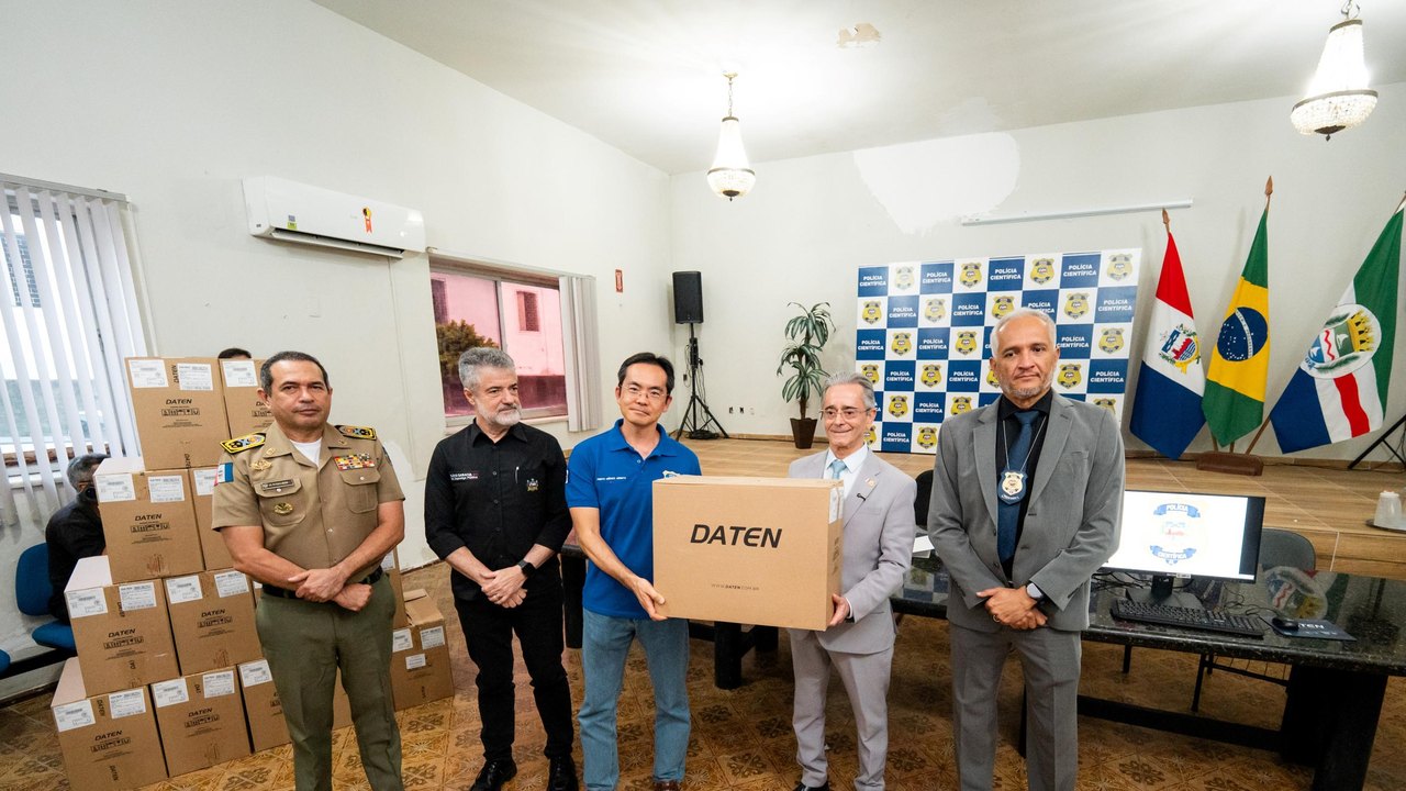 Governador em exercício Fábio Bittencourt entrega novos computadores à Polícia Científica