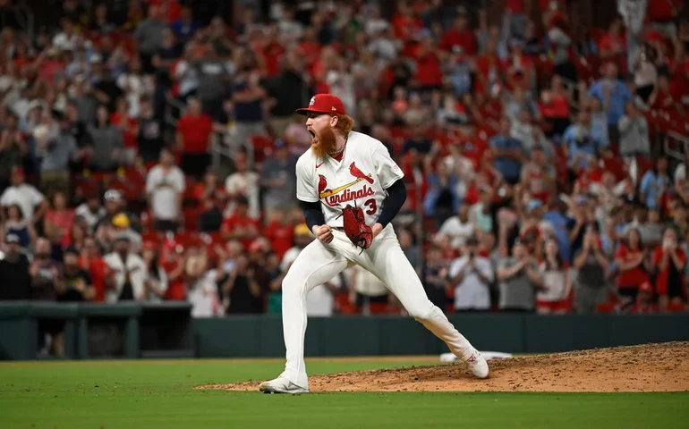 Dustin May teve uma atuação perfeita até a sétima entrada e completou o jogo com apenas uma rebatida cedida, enquanto os Cardinals venceram os Padres por 3 a 0.