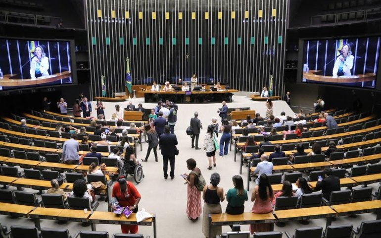 Câmara debate feminicídio e convidadas pedem votação de projeto que criminaliza misoginia