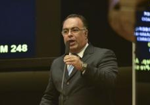 Conselho de Ética notifica pelo Diário Oficial deputado André Vargas