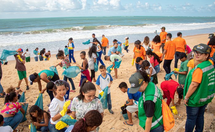 Mutirão de limpeza na Praia de Cruz das Almas recolhe mais de 80 quilos de lixo