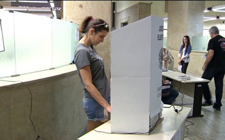 Eleitores voltam às urnas para definir presidente e 14 governadores