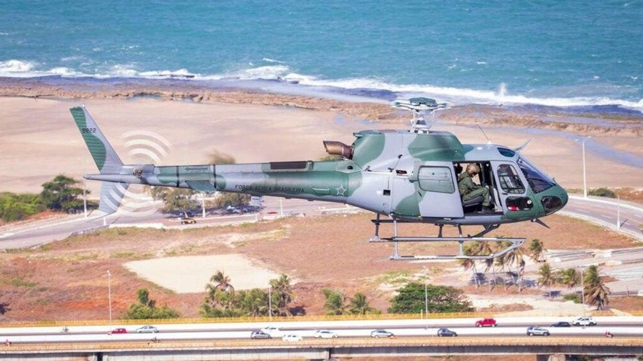 O que é o projeto da FAB TH-X, que visa renovar a frota de helicópteros leves?