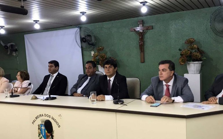 Prefeito Júlio Cezar e ‘Rainha’ Marta recebem títulos de cidadãos honorários da Câmara de Palmeira