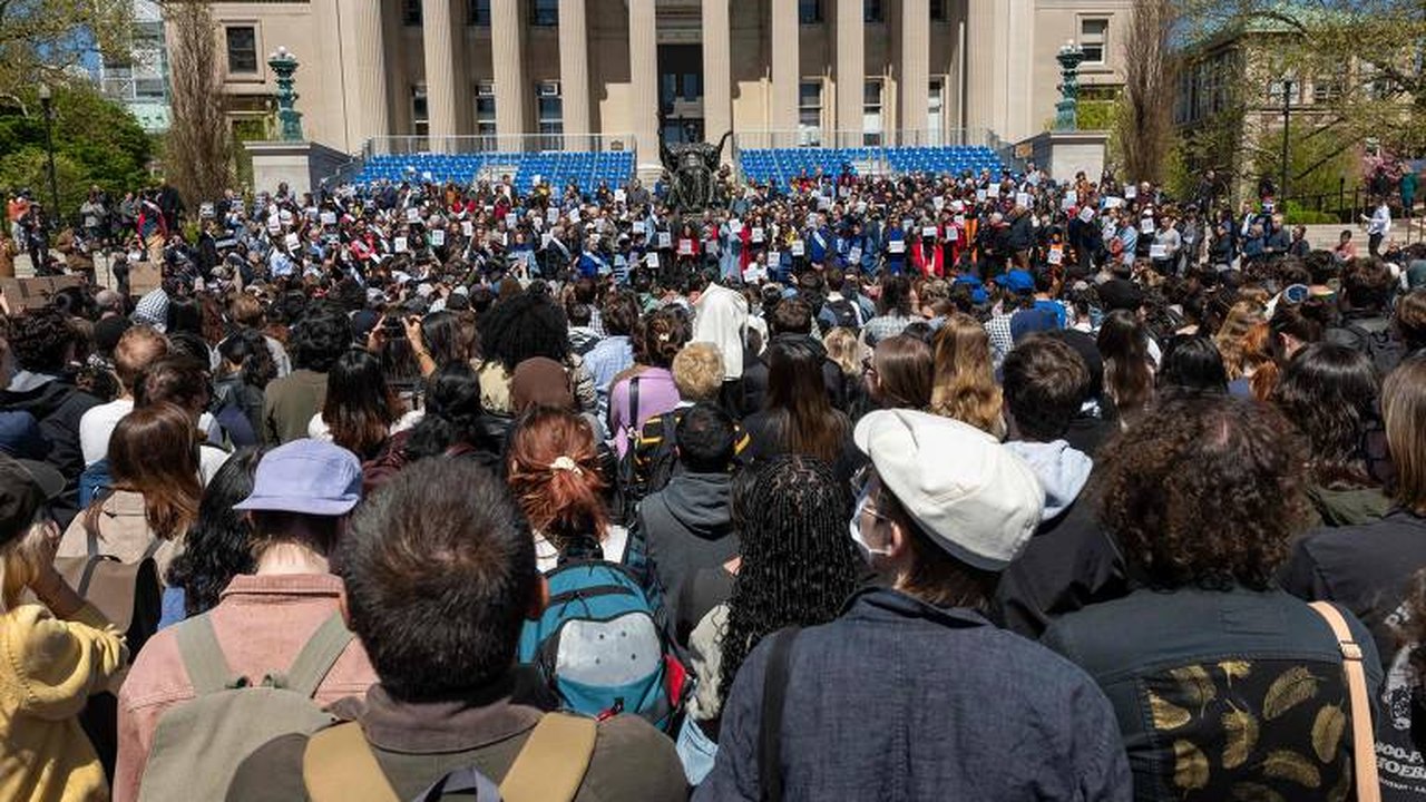 Manifestantes pró-palestinos invadem prédio da Universidade de Columbia, em NY