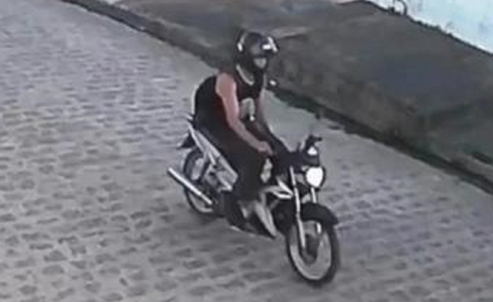 Suspeito flagrado em câmera de segurança Suspeito flagrado em câmera de segurança